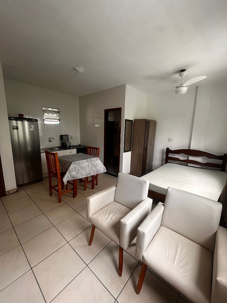 Suite acomoda 2 pessoas, 250 metros praia, wi-fi