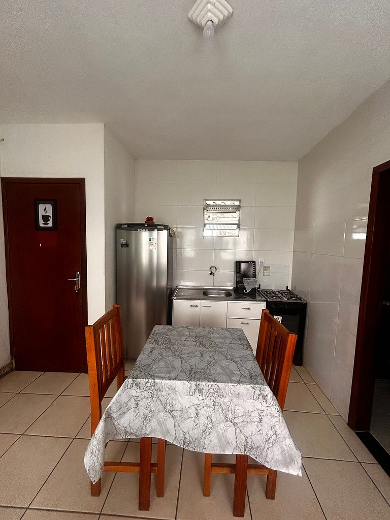 Suite acomoda 2 pessoas, 250 metros praia, wi-fi