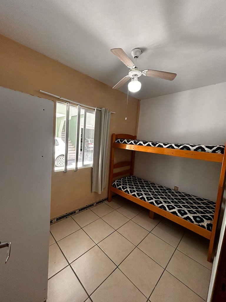 Apto térreo familiar 4 min da praia, wi-fi, 2 dorm
