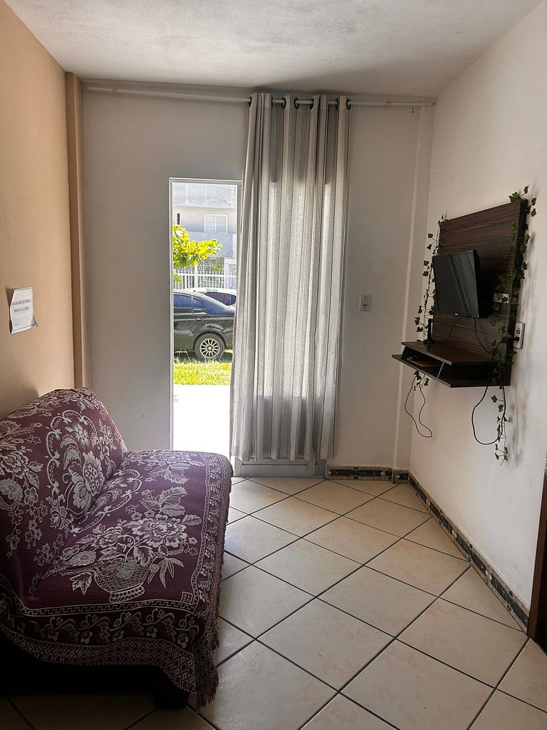 Apto térreo familiar 4 min da praia, wi-fi, 2 dorm