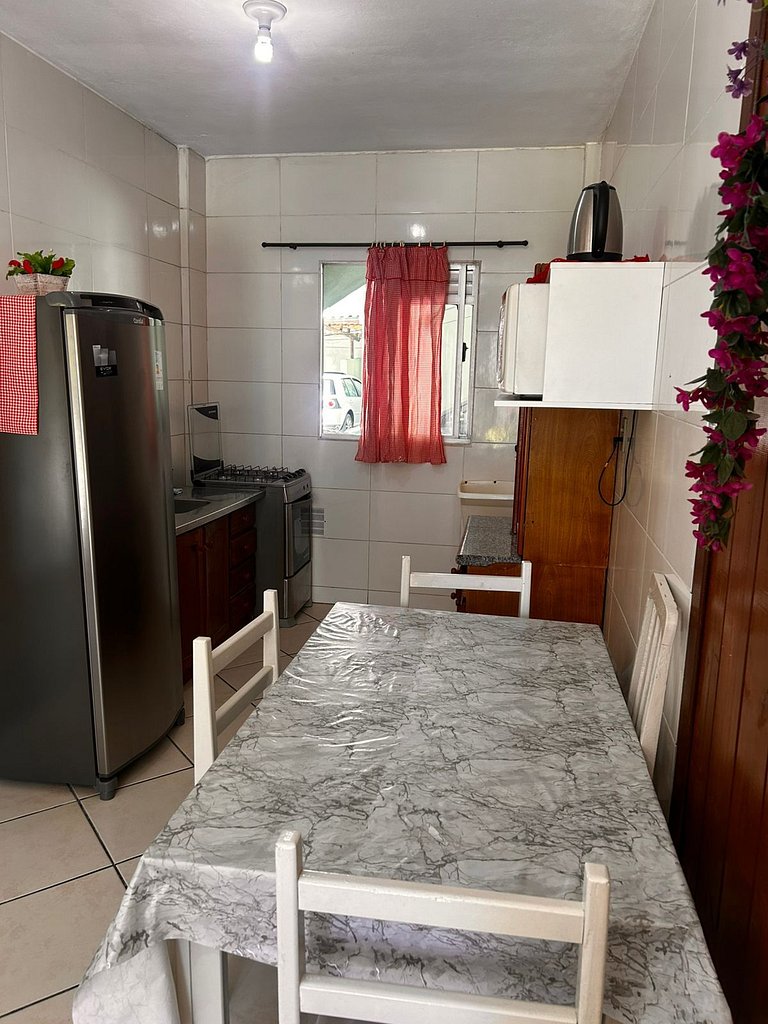 Apto térreo familiar 4 min da praia, wi-fi, 2 dorm