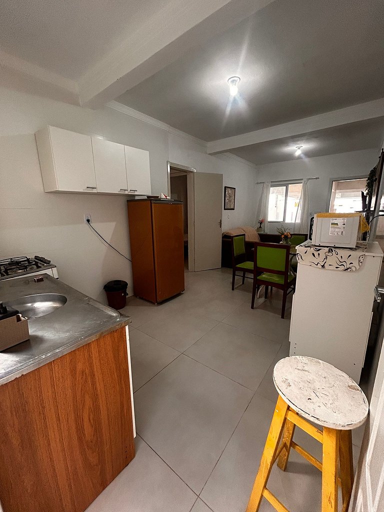 Apto térreo, 2 quartos, wifi, 250 m da praia