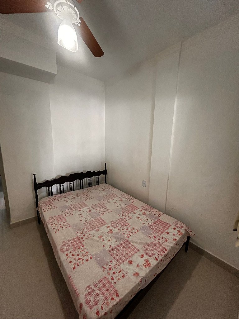 Apto térreo, 2 quartos, wifi, 250 m da praia