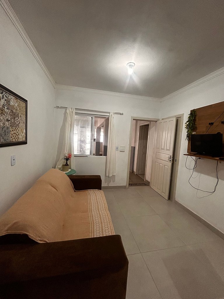 Apto térreo, 2 quartos, wifi, 250 m da praia
