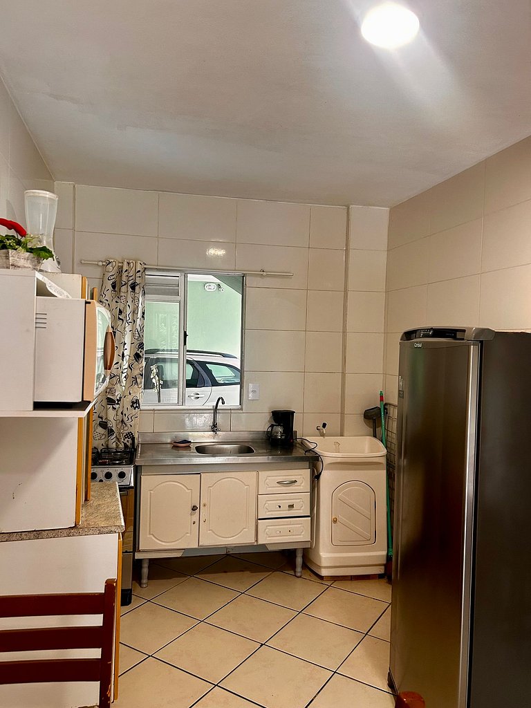 Apto completo p\4 pessoas, WiFi+garagem+250m praia