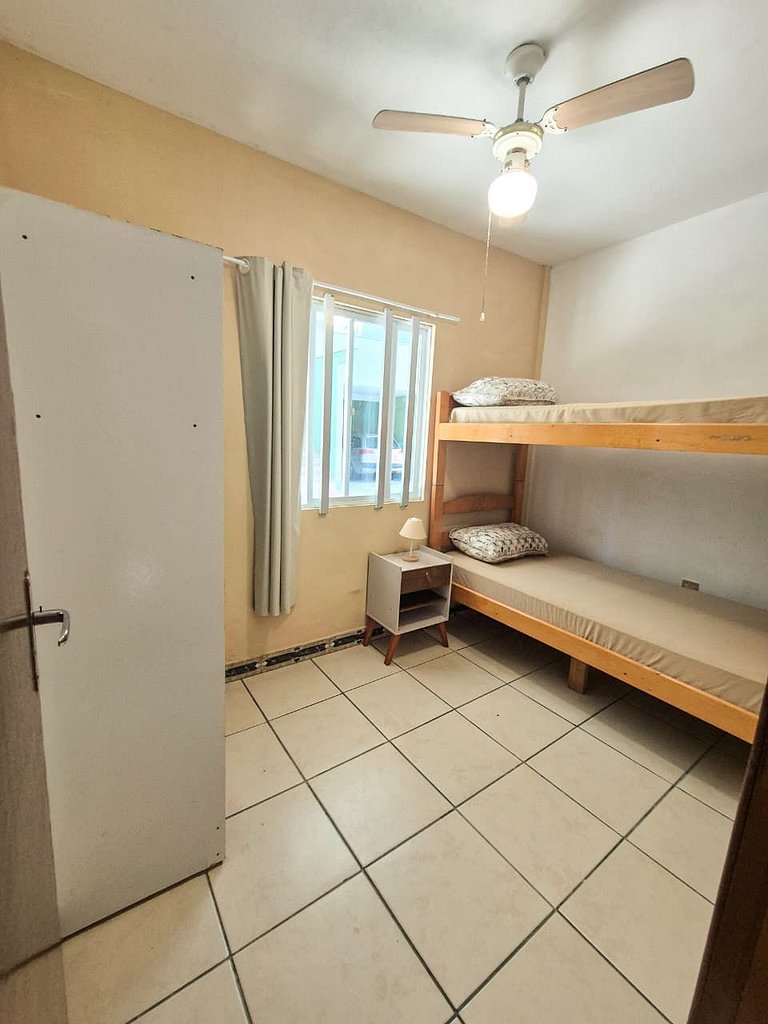 Apto térreo familiar 4 min da praia, wi-fi, 2 dorm