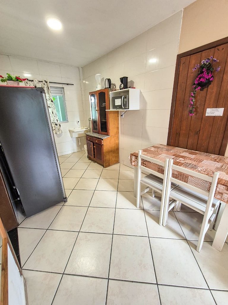 Apto térreo familiar 4 min da praia, wi-fi, 2 dorm